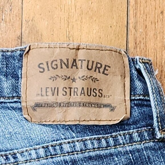 Signature by Levi Strauss Medium Wash Straight Leg Jeans Size W29 L32 - Picture 13 of 13